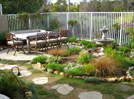 Backyard Entertainer's Yard with Dining area in small tract lot