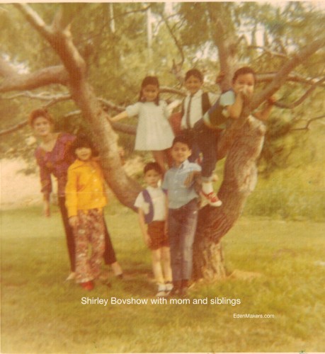 shirley-bovshow-as-child-with-mom-siblings